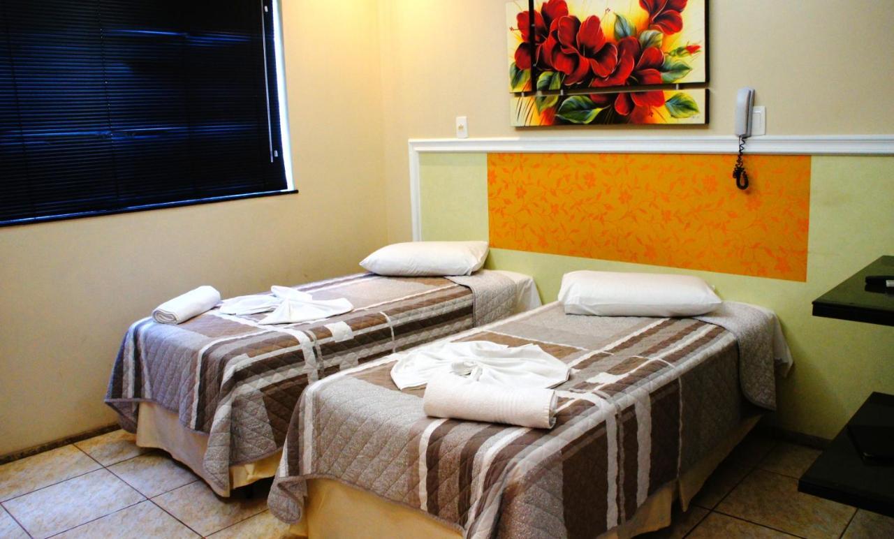 Ouro Hotel Vespasiano Bagian luar foto