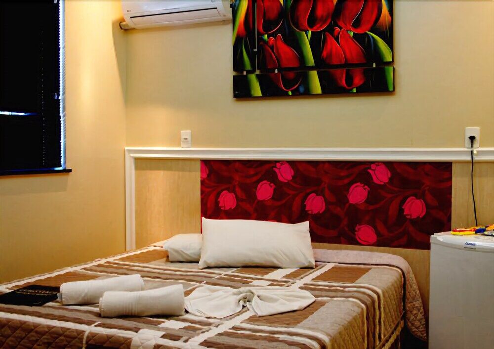 Ouro Hotel Vespasiano Bagian luar foto