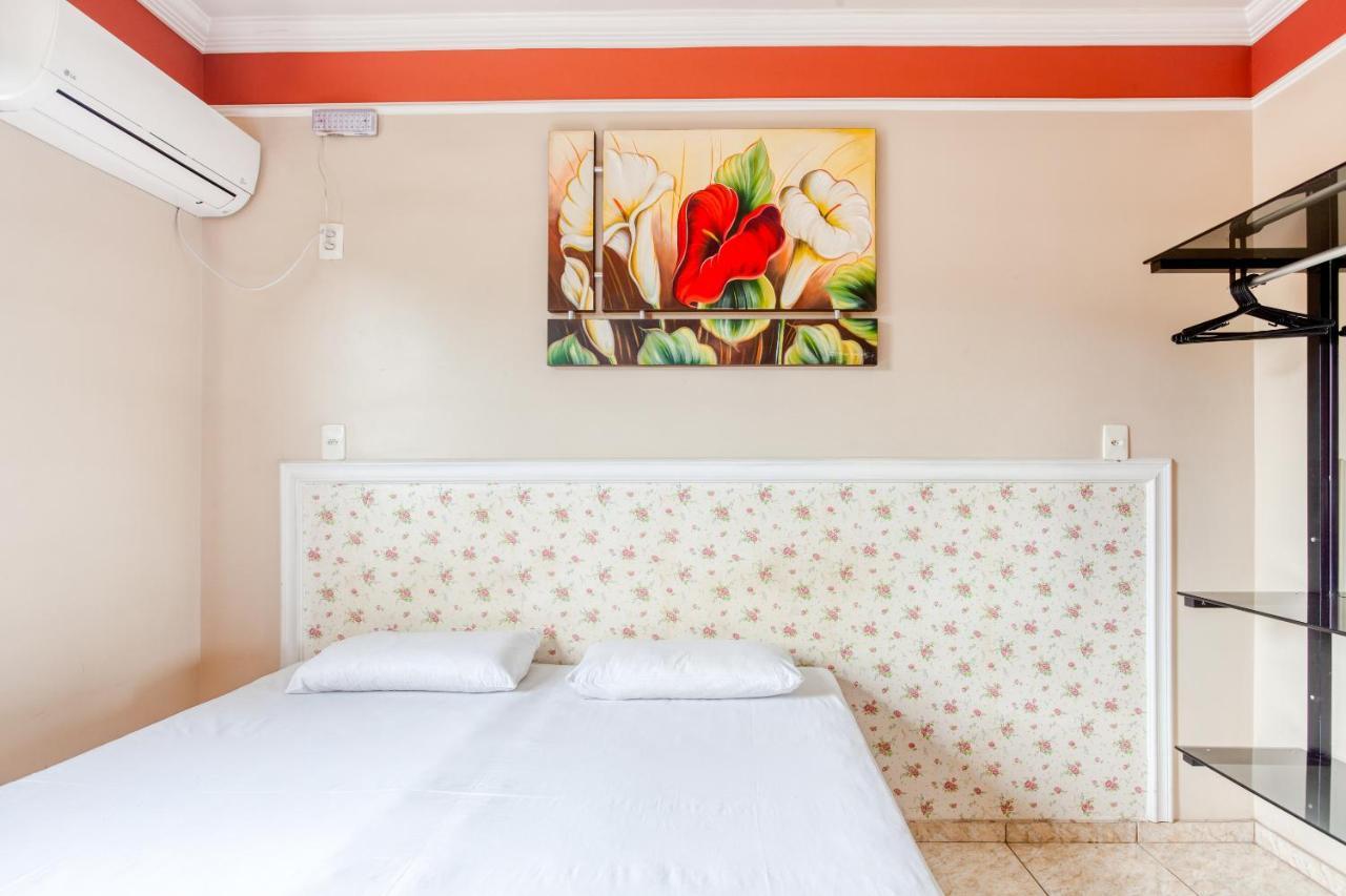Ouro Hotel Vespasiano Bagian luar foto